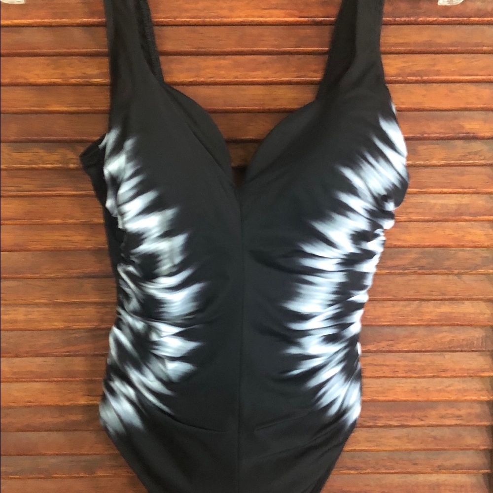Swimsuit - Picture 2 of 3